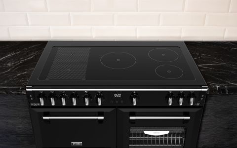 5 Zone rotary control induction hob with bridgeable zones