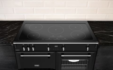 5 Zone touch control induction hob with bridgeable zones